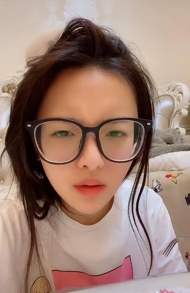 成包公舒淇满脸斑张予曦成无眉大侠凯发入口明星卸妆大变样杨超越黑(图24)