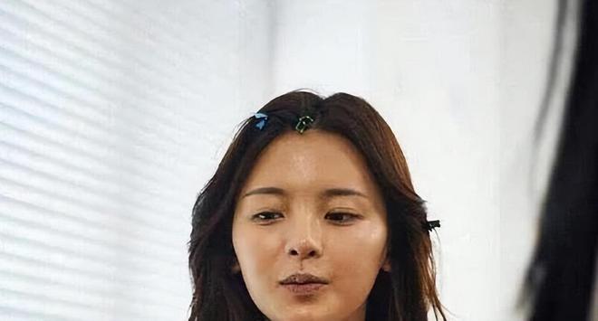 成包公舒淇满脸斑张予曦成无眉大侠凯发入口明星卸妆大变样杨超越黑(图31)