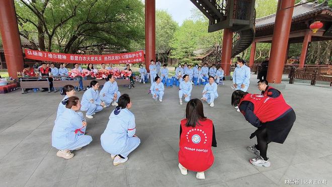 业致敬白衣天使凝聚社会温情k8凯发国际登录沈阳爱心企(图2)