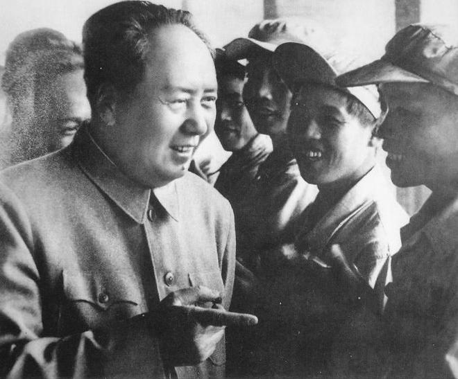 咙被打穿毛主席抱着他喂水：喝了会舒服些的凯发k8国际首页登录1935年游好扬喉(图14)