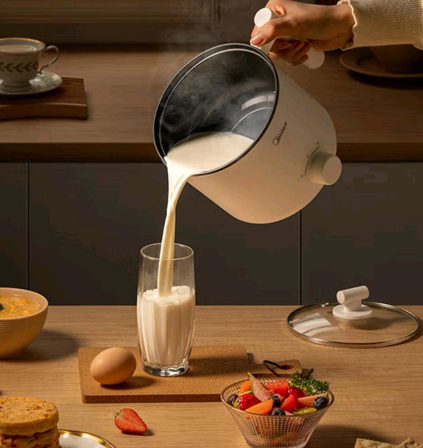 宇宙一锅承包你的味蕾盛宴！凯发入口美的电煮锅美食小(图3)